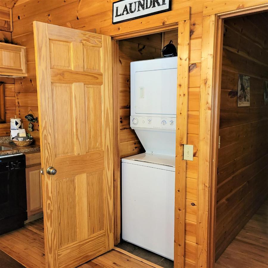 Skinny Dippin'-River Front- Free Tickets-Dog Friendly-Sleeps 6 Pigeon Forge Exterior photo