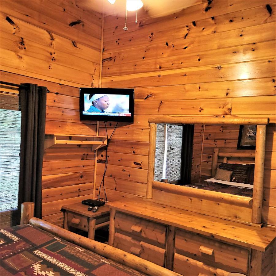 Skinny Dippin'-River Front- Free Tickets-Dog Friendly-Sleeps 6 Pigeon Forge Exterior photo