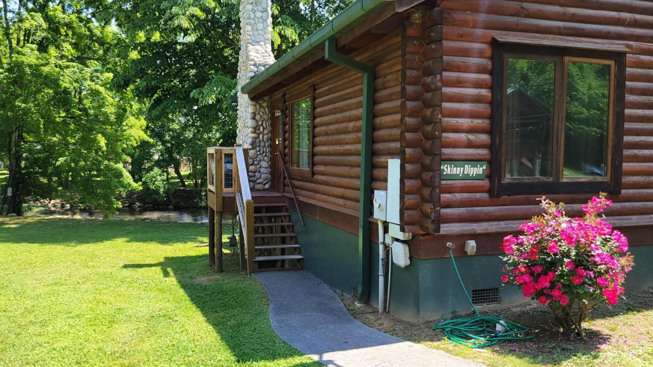 Skinny Dippin'-River Front- Free Tickets-Dog Friendly-Sleeps 6 Pigeon Forge Exterior photo